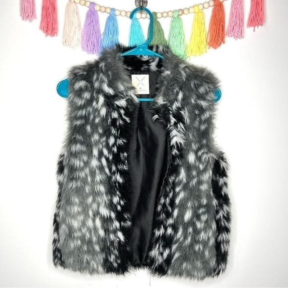 Anthropologie Pins & Needles Faux Fur Spotted Shag Vest Size Extra Small - Picture 2 of 9